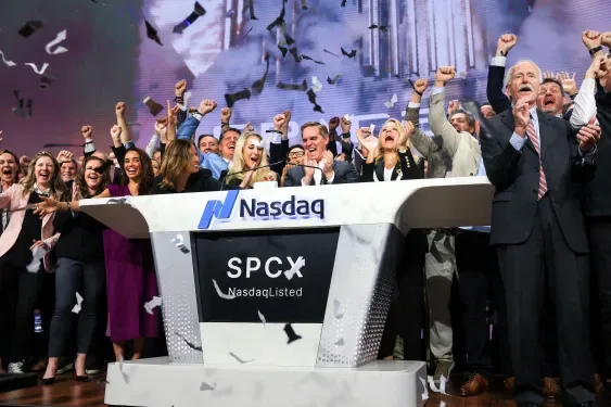 SpaceX Valuation Surpasses Amazon